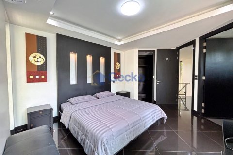 House in Pattaya, Thailand 5 bedrooms № 195962 - photo 20