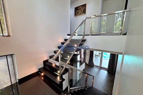 House in Pattaya, Thailand 5 bedrooms № 195962 - photo 11