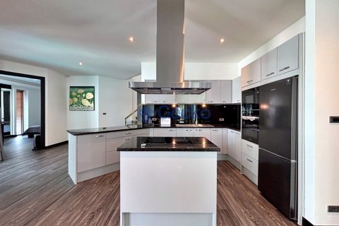 House in Pattaya, Thailand 5 bedrooms № 195962 - photo 8