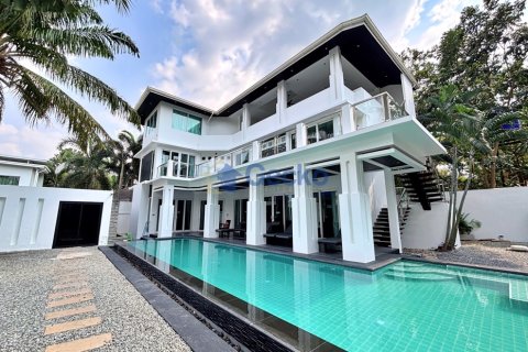 House in Pattaya, Thailand 5 bedrooms № 195962