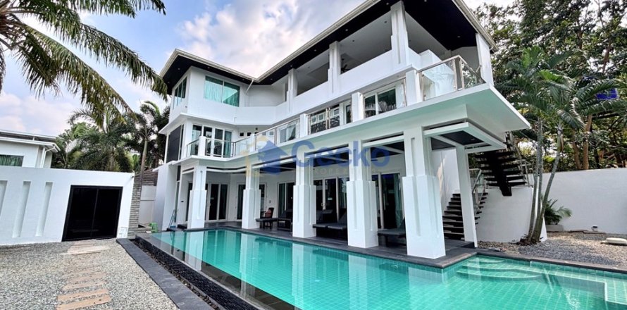 House in Pattaya, Thailand 5 bedrooms № 195962