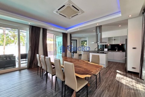 House in Pattaya, Thailand 5 bedrooms № 195962 - photo 4