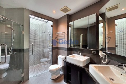 House in Pattaya, Thailand 5 bedrooms № 195962 - photo 16