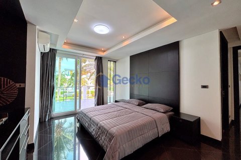 House in Pattaya, Thailand 5 bedrooms № 195962 - photo 25