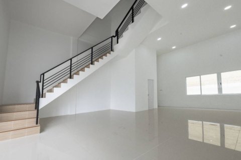 Таунхаус в Лат Пхрау, Бангкок, Таиланд с 4 спальнями  № 147511 - фото 2