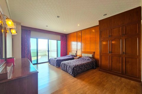 Condo in Cha-am, Thailand, 4 bedrooms № 169075 - photo 19