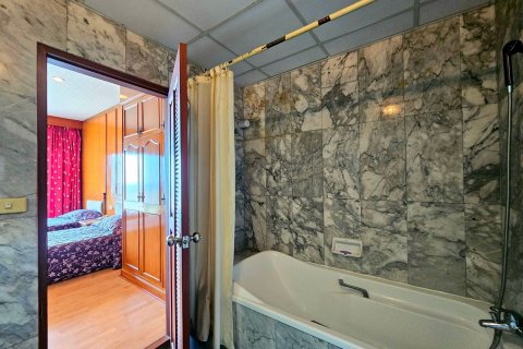 Condo in Cha-am, Thailand, 4 bedrooms № 169075 - photo 23