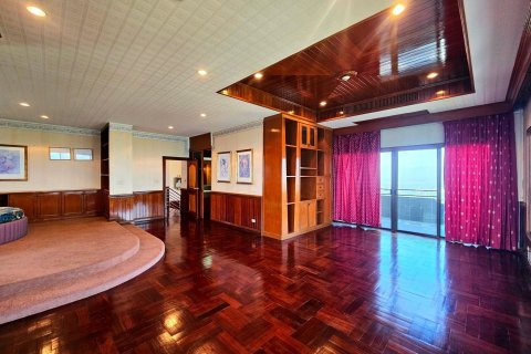 Condo in Cha-am, Thailand, 4 bedrooms № 169075 - photo 29