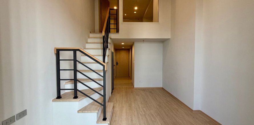 Studio dans le Condo à Bang Rak, Bangkok, Thaïlande  № 169073