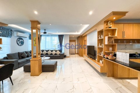House in Pattaya, Thailand 4 bedrooms № 196306 - photo 28