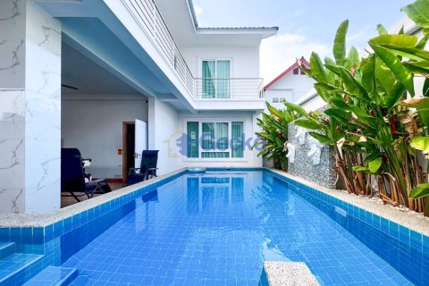 House in Pattaya, Thailand 4 bedrooms № 196306 - photo 4