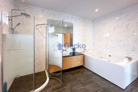 House in Pattaya, Thailand 4 bedrooms № 196306 - photo 21