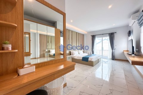 House in Pattaya, Thailand 4 bedrooms № 196306 - photo 20