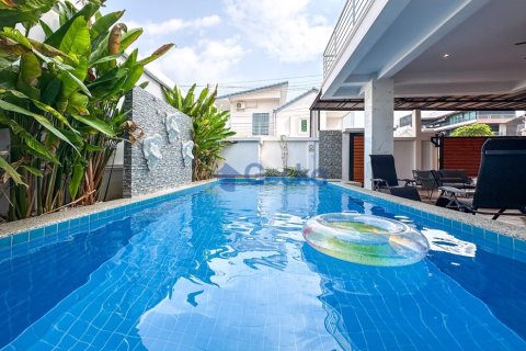House in Pattaya, Thailand 4 bedrooms № 196306 - photo 27