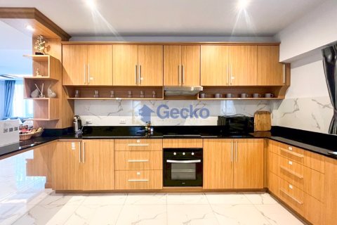 House in Pattaya, Thailand 4 bedrooms № 196306 - photo 7
