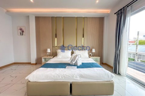 House in Pattaya, Thailand 4 bedrooms № 196306 - photo 19