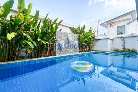 House in Pattaya, Thailand 4 bedrooms № 196306 - photo 3