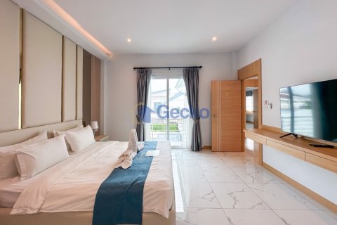 House in Pattaya, Thailand 4 bedrooms № 196306 - photo 15