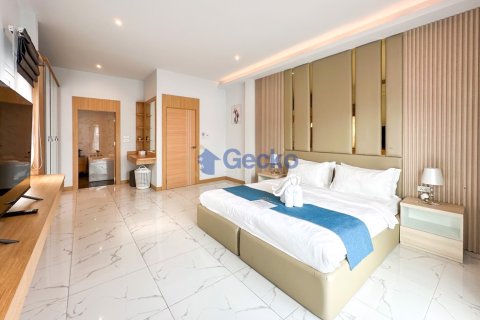 House in Pattaya, Thailand 4 bedrooms № 196306 - photo 17