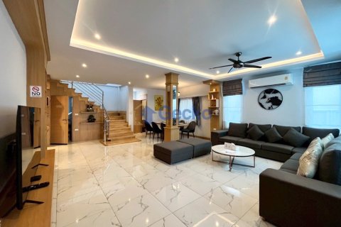 House in Pattaya, Thailand 4 bedrooms № 196306 - photo 6