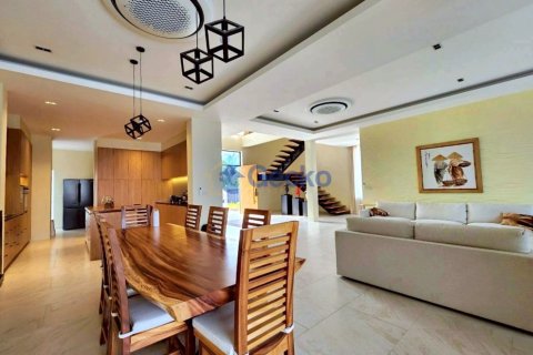 House in Pattaya, Thailand 4 bedrooms № 196309 - photo 19