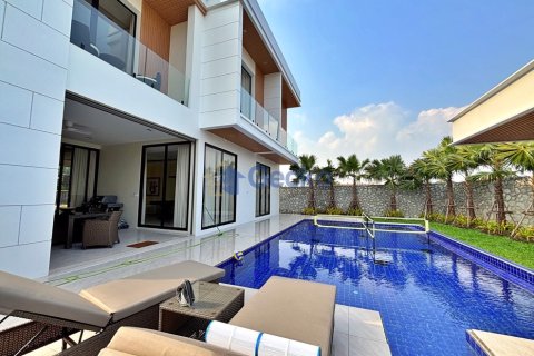 House in Pattaya, Thailand 4 bedrooms № 196309 - photo 9