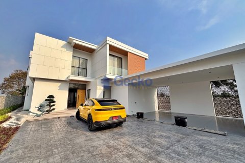 House in Pattaya, Thailand 4 bedrooms № 196309 - photo 11
