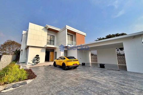 House in Pattaya, Thailand 4 bedrooms № 196309 - photo 4