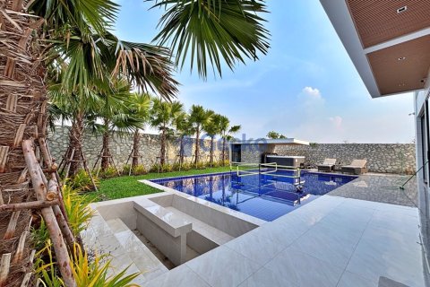 House in Pattaya, Thailand 4 bedrooms № 196309 - photo 7