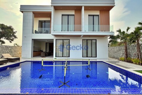 House in Pattaya, Thailand 4 bedrooms № 196309 - photo 3