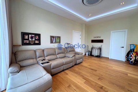 House in Pattaya, Thailand 4 bedrooms № 196309 - photo 20