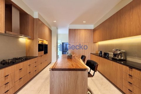 House in Pattaya, Thailand 4 bedrooms № 196309 - photo 8