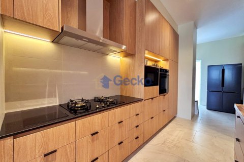 House in Pattaya, Thailand 4 bedrooms № 196309 - photo 12