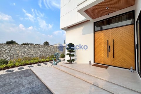 House in Pattaya, Thailand 4 bedrooms № 196309 - photo 5