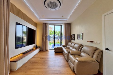 House in Pattaya, Thailand 4 bedrooms № 196309 - photo 17