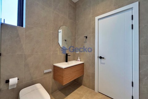 House in Pattaya, Thailand 4 bedrooms № 196309 - photo 15