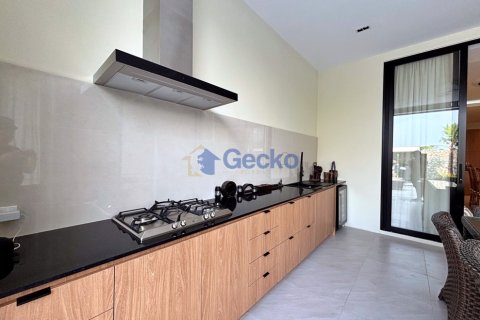 House in Pattaya, Thailand 4 bedrooms № 196309 - photo 24