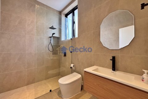 House in Pattaya, Thailand 4 bedrooms № 196309 - photo 14