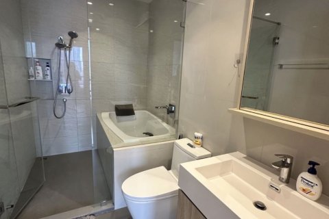 Кондоминиум с 2 спальнями в Ваттхане, Бангкок, Таиланд № 170741 - фото 4