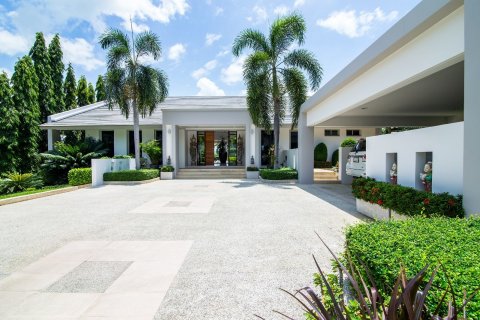 Villa in Cha-am, Thailand 5 bedrooms № 138934 - photo 2