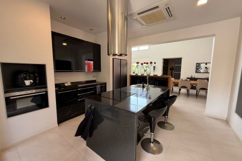 Villa in Cha-am, Thailand 5 bedrooms № 138934 - photo 19
