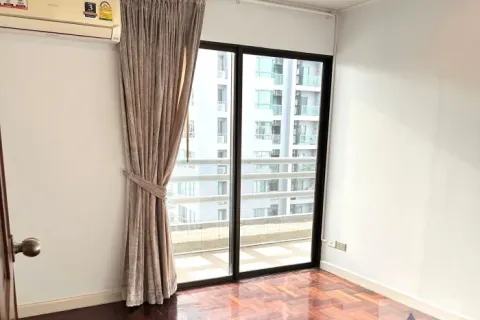 Eigentumswohnung in Watthana, Bangkok, Thailand, 3 Schlafzimmer  № 214679 - Foto 9