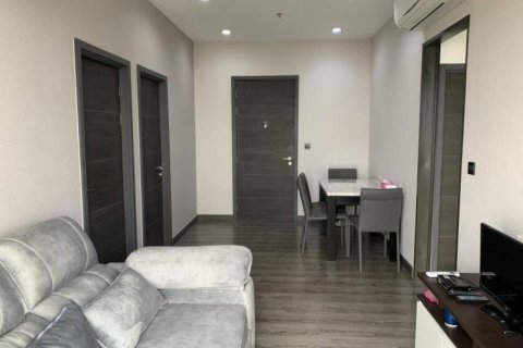 Кондоминиум с 2 спальнями в Банг Пхлате, Бангкок, Таиланд № 154121 - фото 2