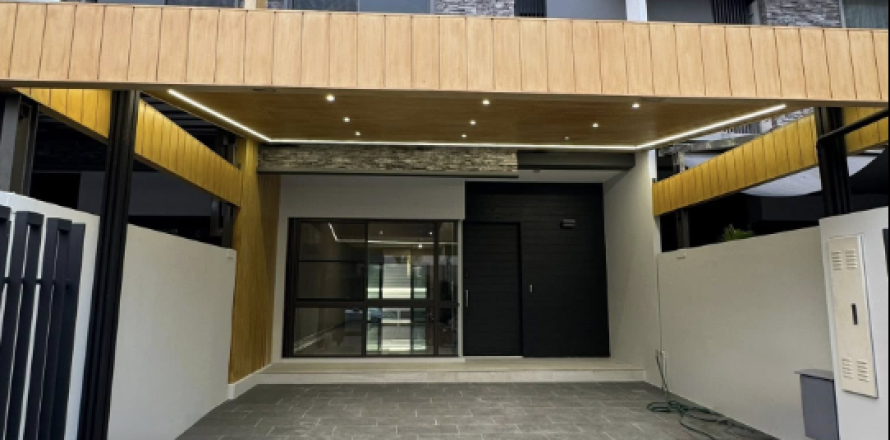 House in Lat Phrao, Bangkok, Thailand 3 bedrooms № 157045