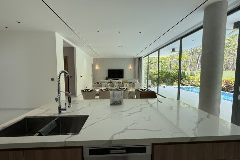 Villa in Phuket, Thailand 4 bedrooms № 173731 - photo 9