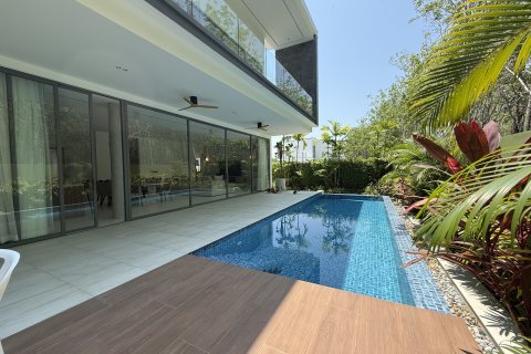 Villa in Phuket, Thailand 4 bedrooms № 173731 - photo 1