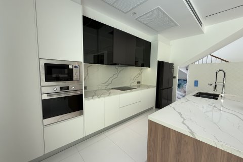 Villa in Phuket, Thailand 4 bedrooms № 173731 - photo 11