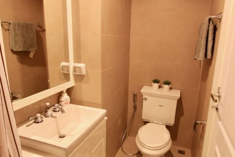 Studio in the Condo in Khlong Toei, Bangkok, Thailand  № 173730 - photo 10