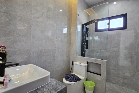 Villa in Phuket, Thailand 4 bedrooms № 173732 - photo 21