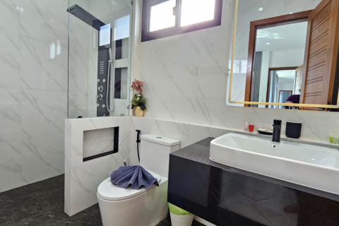 Villa in Phuket, Thailand 4 bedrooms № 173732 - photo 5